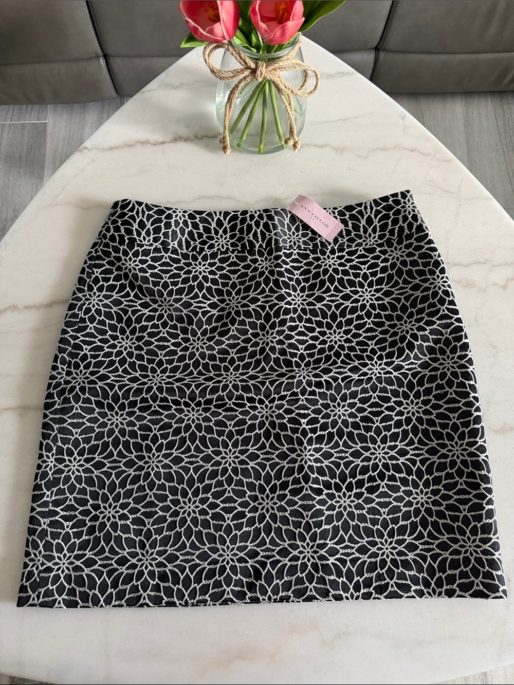 Ann Taylor Black Floral Lace-Pattern Pencil Skirt